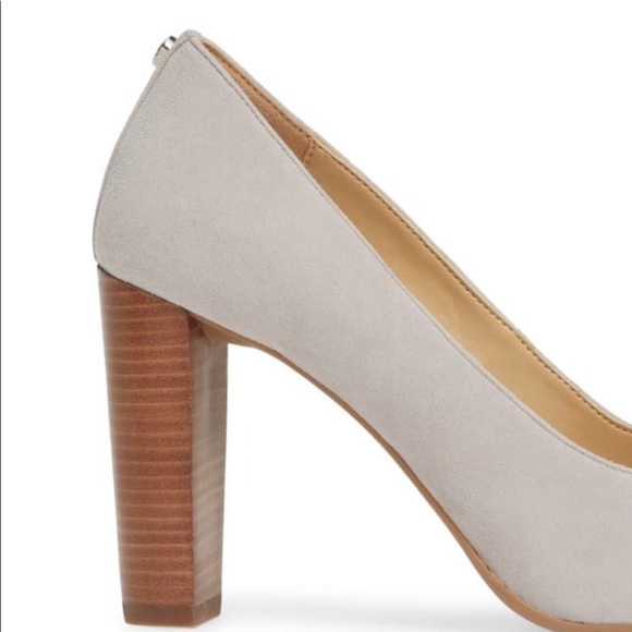 BRAND NEW MICHAEL KORS 6.5 WOMENS PUMP - Picture 2 of 8